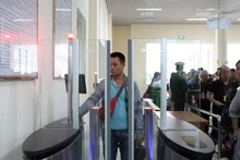 En la puerta fronteriza de Mong Cai. (Fotografía: bienphong.com.vn)