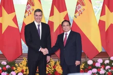 [Foto] Premier vietnamita sostiene conversaciones con presidente del Gobierno de España