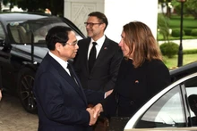 El primer ministro de Vietnam, Pham Minh Chinh, recibe a la presidenta del Senado australiano, Sue Lines. (Fotografía: Nhan Dan)