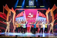 [Foto] Vietnam celebra programa artístico por el Día Nacional