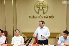 [Foto] Premier vietnamita se reúne con Junta Permanente del Comité del Partido en Hanói