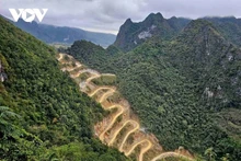 Vista panorámica del paso Khau Coc Cha (comuna de Xuan Truong, distrito de Bao Lac), también conocida como el paso de los 15 pisos. (Fotografía: VOV)