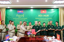 En la reunión. (Fotografía: baobinhphuoc.com.vn)