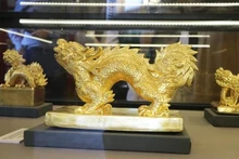 Los dragones presentados en la exposición están en su mayoría inspirados en imágenes de dragones grabadas en sellos de la dinastía Nguyen. (Fotografía: VNA)