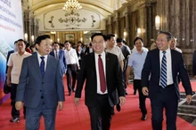[Foto] Dirigente vietnamita presencia anuncio de planificación de nueva zona urbana