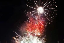 Actuación del equipo de Da Nang en el Festival Internacional de Fuegos Artificiales de Da Nang de 2024. (Fotografía: VNA)