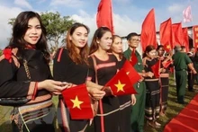 Personas de todos los grupos étnicos de la aldea de Ciet, comuna de Ea Tieu, distrito de Cu Kuin, provincia de Dak Lak, durante el Festival de Gran Unidad Nacional 2022. (Fotografía: VNA)