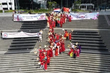 El desfile del “Ao dai” en el evento. (Fotografía: VNA)