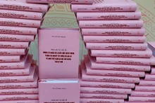 El libro refleja el pensamiento del máximo dirigente político de Vietnam acerca del liderazgo y las direcciones sobre la salvaguardia nacional. (Fotografía: baochinhphu.vn)