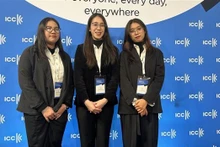 Tres estudiantes vietnamitas participan en la competencia. (Fotografía: VNA)
