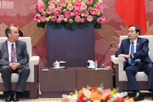 [Foto] Dirigente parlamentario de Vietnam recibe a embajador de Cuba