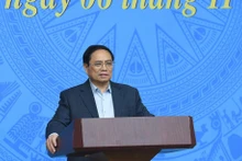 El primer ministro de Vietnam, Pham Minh Chinh, habla en la reunión. (Fotografía: Nhan Dan)