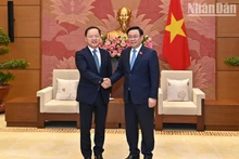 Jefe del Parlamento vietnamita se reúne con ejecutivo de Samsung Electronics