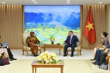 Reunión entre el primer ministro de Vietnam, Pham Minh Chinh, y la directora general de la OMC, Ngozi Okonjo-Iweala. (Fotografía: Nhan Dan)