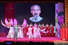 [Foto] Entregan premios más prestigiosos de Vietnam para obras literarias y artísticas
