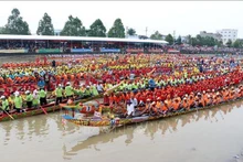 La carrera de Ghe Ngo, una parte del festival Ok Om Bok. (Fotografía: VNA)