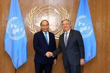 El presidente de Vietnam, Nguyen Xuan Phuc (izquierda), y el secretario general de la ONU, Antonio Guterres. (Fotografía: vietnamnet.vn)