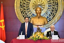 El primer ministro Pham Minh Chinh habla en el encuentro. (Fotografía: Nhan Dan)