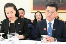 El vicepresidente del Consejo Popular de Ciudad Ho Chi Minh Nguyen Van Dung durante el encuentro con la ciudad de Melbourne. (Fotografía: sggp.org.vn)