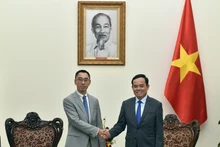 El viceprimer ministro vietnamita Tran Luu Quang y el vicepresidente de Huawei encargado de la región de Asia-Pacífico, Zhengjun Zhang. (Fotografía: VGP)