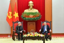 [Foto] Dirigente partidista vietnamita se entrevista con presidente de NVIDIA