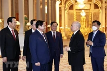 El primer ministro Pham Minh Chinh se reúne con el rey Norodom Sihamoni de Camboya. (Fotografía: VNA)