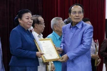 Entregan premios a obras literarias sobre nexos especiales Vietnam-Laos. (Fotografía: VNA)