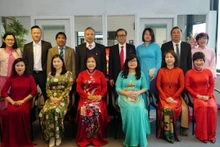 El personal del Consulado General de Vietnam en San Francisco en el acto. (Fotografía: baoquocte.vn)