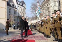 En la ceremonia de bienvenida al premier Pham Minh Chinh en Luxemburgo. (Fotografía: VNA)