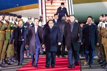 El primer ministro de Vietnam, Pham Minh Chinh, llega al aeropuerto internacional de Findel. (Fotografía: VGP)