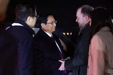 El primer ministro de Vietnam, Pham Minh Chinh, en el aeropuerto de Kazán. (Fotografía: VNA)