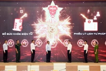 [Foto] Premier vietnamita asiste a conferencia sobre digitalización de libretas de salud y antecedentes penales