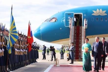 Ceremonia oficial de bienvenida al secretario general To Lam y su esposa en el Aeropuerto Vnukovo 2 de Moscú. (Fotografía: VNA)