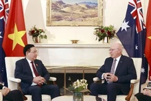El presidente de la Asamblea Nacional de Vietnam, Vuong Dinh Hue, se reunió con el gobernador general de Australia, David Hurley. (Fotografía: VNA)