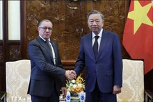 [Foto] Presidente de Vietnam recibe a embajadores salientes de Colombia y Panamá