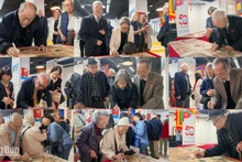 [Foto] Vietnamitas en Francia repasan medio siglo de reunificación de la Patria