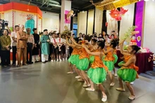 La atmósfera del Festival del Medio Otoño llega al casco antiguo de la capital vietnamita. (Fotografía: Nhan Dan)