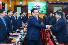 [Foto] Jefe del Legislativo se reúne con instancia partidista en Thai Binh