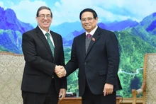 El primer ministro de Vietnam, Pham Minh Chinh, y el ministro de Relaciones Exteriores de Cuba, Bruno Rodríguez Parrilla. (Fotografía: Nhan Dan)
