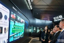 La delegación económica de alto nivel de Vietnam visita la sede de Alibaba, en la ciudad china de Hangzhou. (Fotografía: Nhan Dan)