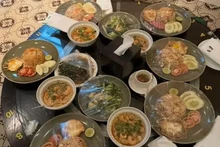 Platos en la habitación del hotel Grand Hyatt Erawan en Bangkok. (Fotografía: VNA)
