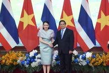 [Foto] Premieres de Vietnam y Tailandia recorren exposición de productos artesanales
