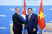 El primer ministro de Vietnam, Pham Minh Chinh, y el ministro de Relaciones Exteriores de Cuba, Bruno Rodríguez Parrilla. (Fotografía: VNA)