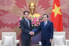 El presidente de la Asamblea Nacional de Vietnam, Tran Thanh Man, y el embajador de China en el país, He Wei. (Fotografía: Nhan Dan)