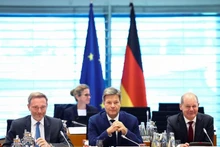 El canciller alemán, Olaf Scholz; el ministro federal de Finanzas, Christian Lindner, y el ministro federal de Economía y Protección Climática, Robert Habeck, en una reunión en Berlín, el 4 de octubre de 2022. (Fotografía: Reuters)