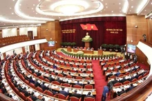 El Comité Central del Partido Comunista de Vietnam continúa la tercera jornada de trabajo de su octavo pleno. (Fotografía: VNA)