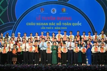 [Foto] Presidente Luong Cuong asiste a ceremonia nacional de honor a los Niños Buenos del Tío Ho