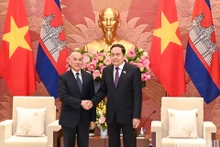 El presidente de la Asamblea Nacional de Vietnam, Tran Thanh Man (derecha), y el rey de Camboya, Preah Bat Samdech Preah Boromneat Norodom Sihamoni. (Fotografía: Nhan Dan)