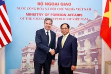 El canciller de Vietnam, Bui Thanh Son, recibe al secretario de Estados de Estados Unidos, Antony Blinken. (Fotografía: Nhan Dan)