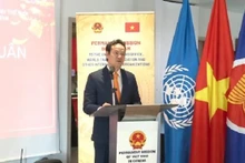 El embajador vietnamita Mai Phan Dung habla en el evento. (Fotografía: VNA)